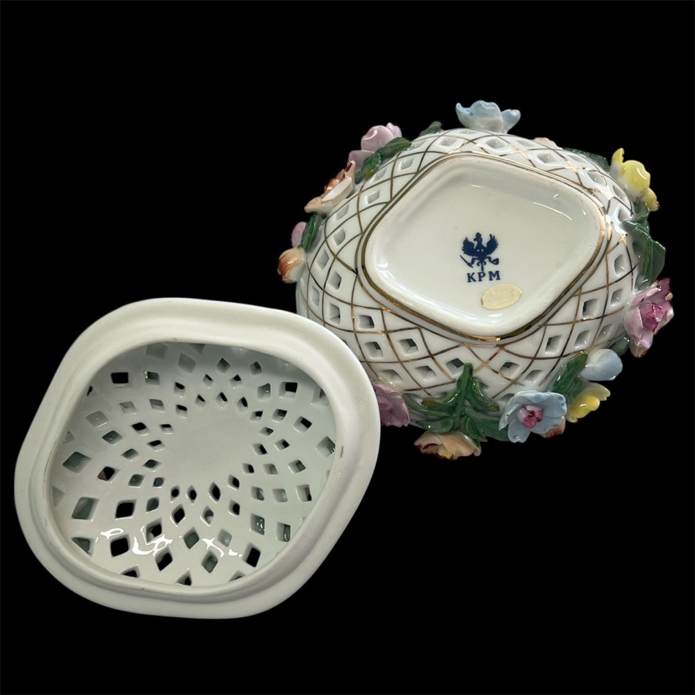 Vintage KPM Porcelain Lattice Flower Trinket Box Gold Trim - Picture 4 of 9